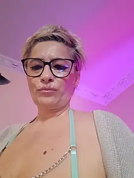 LunaBlaise online show from 04-17-26, 07:22