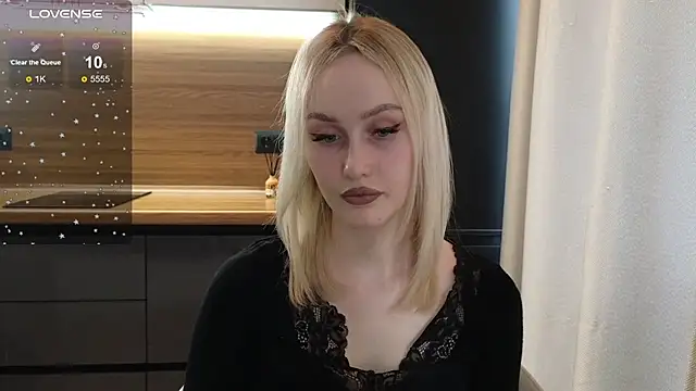 Snapshot of Bella_Villen chatting on 06-10-26, 11:44 Bella Villen online show from 06-10-26, 11:44