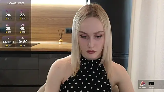 Snapshot of Bella_Villen chatting on 06-23-26, 11:41 Bella Villen online show from 06-23-26, 11:41