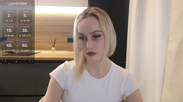 Snapshot of Bella_Villen chatting on 06-18-26, 12:54 Bella Villen online show from 06-18-26, 12:54
