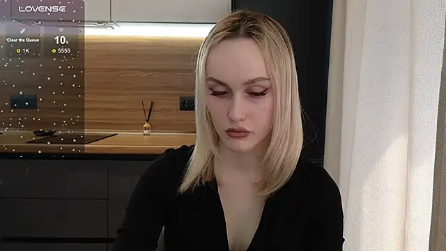 Snapshot of Bella_Villen chatting on 06-19-26, 05:46 Bella Villen online show from 06-19-26, 05:46