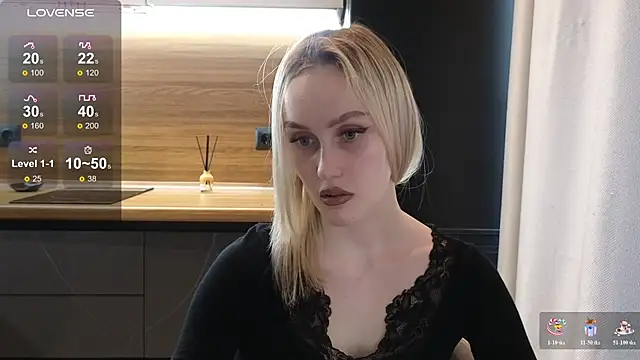 Snapshot of Bella_Villen chatting on 06-25-26, 01:05 Bella Villen online show from 06-25-26, 01:05