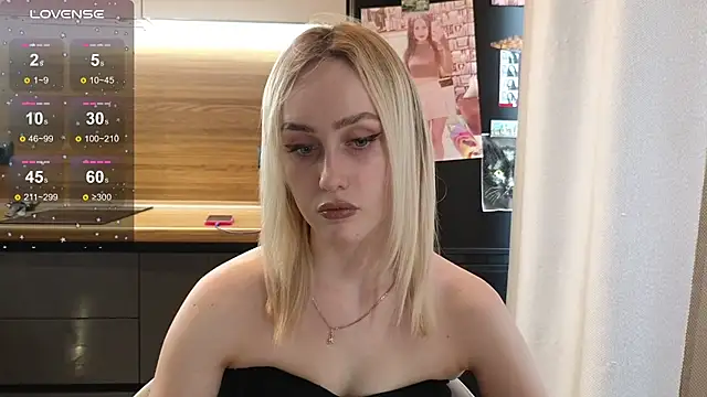 Snapshot of Bella_Villen chatting on 07-09-26, 12:04 Bella Villen online show from 07-09-26, 12:04