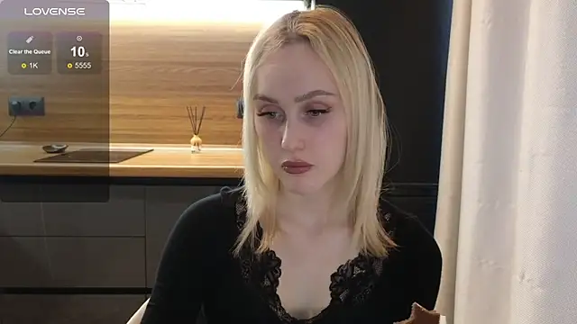 Snapshot of Bella_Villen chatting on 06-04-26, 01:05 Bella Villen online show from 06-04-26, 01:05