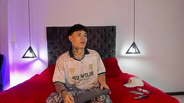 Snapshot of im_seven chatting on 02-28-26, 04:01 im seven online show from 02-28-26, 04:01