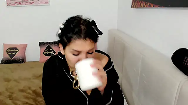NickyHotXO online show from 05-12-26, 04:20