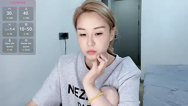 xiaolu-686 online show from 04-19-26, 03:02