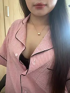 Snapshot of Xoai-cute chatting on 07-14-26, 07:35 Xoai-cute online show from 07-14-26, 07:35
