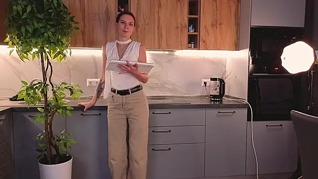 Snapshot of BritneySwiss chatting on 03-03-26, 07:54 BritneySwiss online show from 03-03-26, 07:54