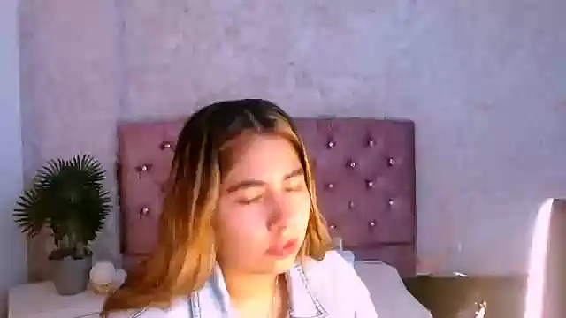 Sofiazaf  online show from 04-16-26, 12:28