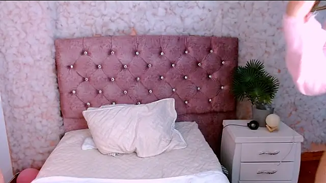 Sofiazaf  online show from 03-17-26, 07:39