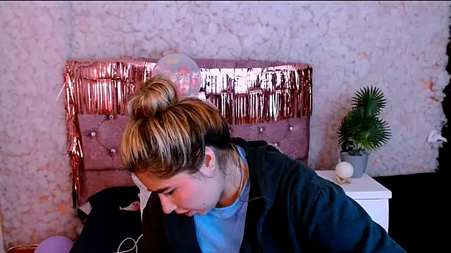 Sofiazaf  online show from 04-04-26, 12:45