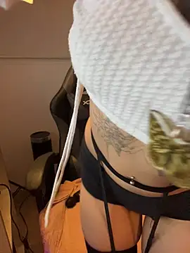 evabellee  online show from 03-17-26, 12:46