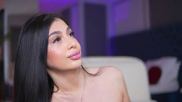 Snapshot of MissMeganMoon chatting on 05-11-26, 04:04 MissMeganMoon online show from 05-11-26, 04:04