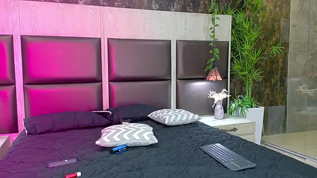 mia venon online show from 05-17-26, 11:43