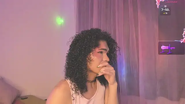 Snapshot of V-nus chatting on 04-06-26, 01:56 V-nus online show from 04-06-26, 01:56