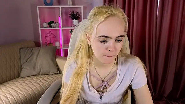 Snapshot of Bambi_Bloom chatting on 03-03-26, 05:47 Bambi Bloom online show from 03-03-26, 05:47