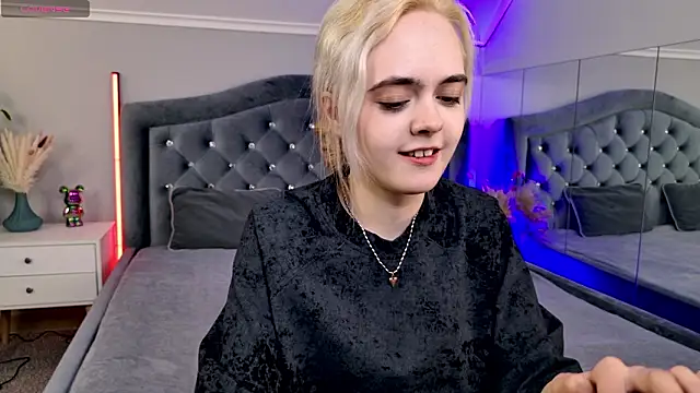 Snapshot of Bambi_Bloom chatting on 03-02-26, 06:47 Bambi Bloom online show from 03-02-26, 06:47