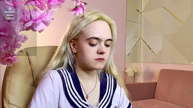 Snapshot of Bambi_Bloom chatting on 03-11-26, 05:23 Bambi Bloom online show from 03-11-26, 05:23