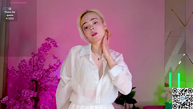 Snapshot of Bambi_Bloom chatting on 04-13-26, 05:11 Bambi Bloom online show from 04-13-26, 05:11