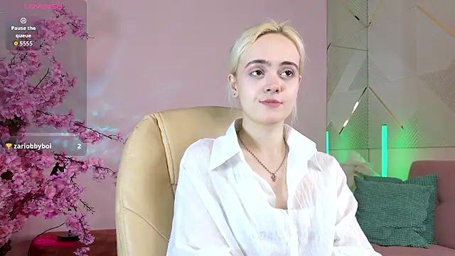 Snapshot of Bambi_Bloom chatting on 03-27-26, 05:27 Bambi Bloom online show from 03-27-26, 05:27