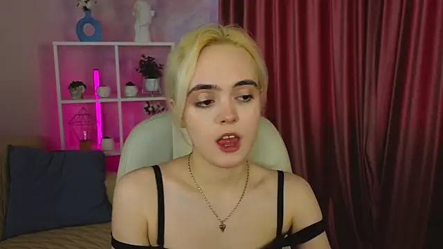 Snapshot of Bambi_Bloom chatting on 03-08-26, 01:47 Bambi Bloom online show from 03-08-26, 01:47