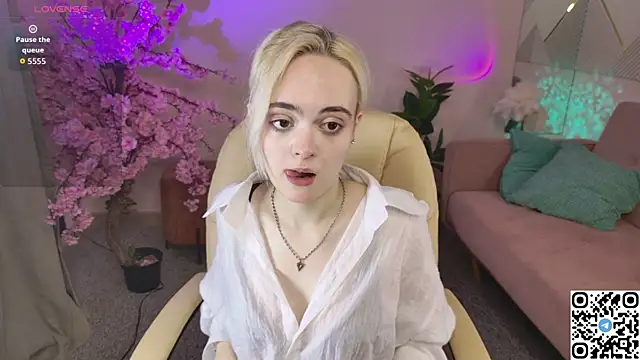 Snapshot of Bambi_Bloom chatting on 04-03-26, 05:14 Bambi Bloom online show from 04-03-26, 05:14