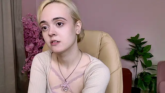 Snapshot of Bambi_Bloom chatting on 03-26-26, 05:50 Bambi Bloom online show from 03-26-26, 05:50