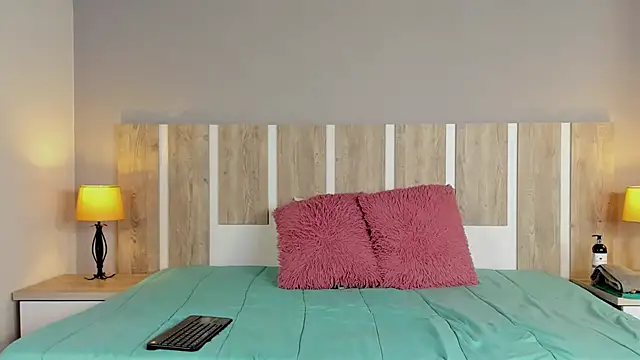 EmilySearss online show from 04-10-26, 06:48