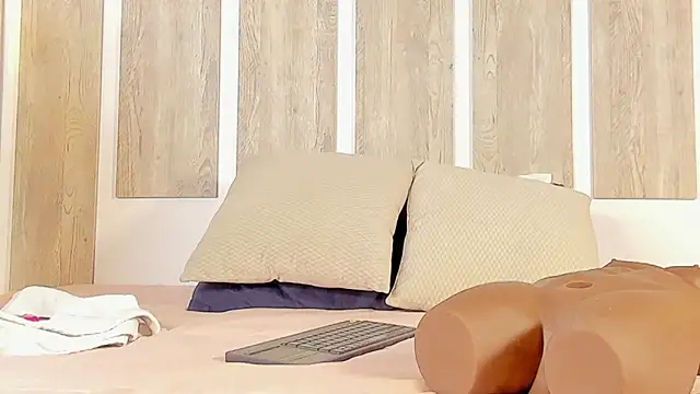 EmilySearss online show from 04-14-26, 07:19