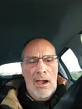 Snapshot of lui8181 chatting on 03-12-26, 06:01 lui8181 online show from 03-12-26, 06:01