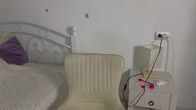 MollySally online show from 06-12-26, 04:10