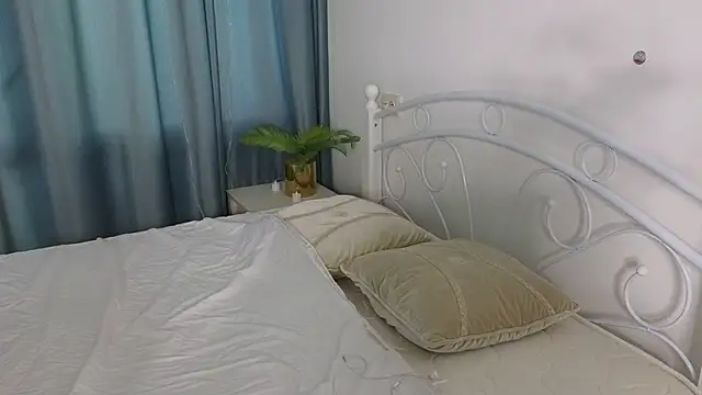 MollySally online show from 05-25-26, 04:12