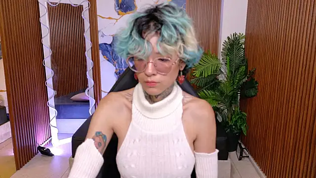 Lyra tay online show from 05-26-26, 07:01