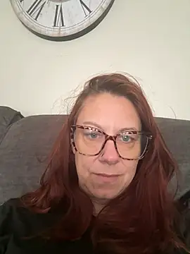 Snapshot of Cara-CurvyUK chatting on 03-03-26, 12:34 Cara-CurvyUK online show from 03-03-26, 12:34