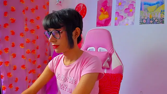 Madeline 21 online show from 04-12-26, 12:08