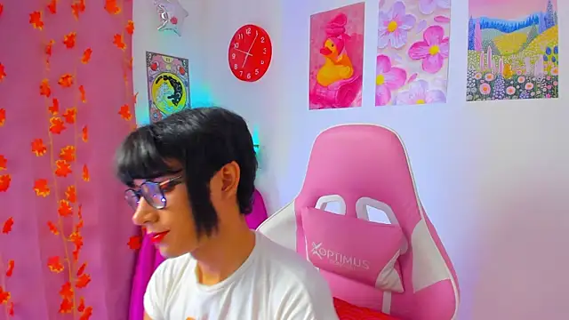 Madeline 21 online show from 04-05-26, 01:07