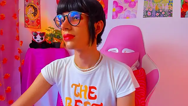 Madeline 21 online show from 04-13-26, 12:53