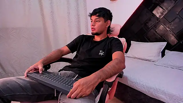 Dereck G online show from 05-13-26, 04:52