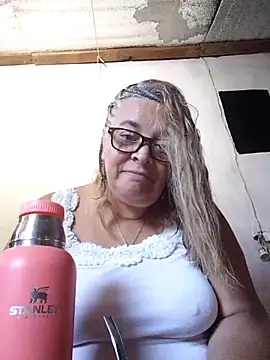 momismilf544 online show from 04-22-26, 06:58