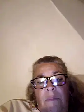 momismilf544 online show from 04-01-26, 05:31