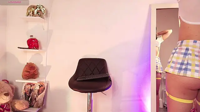 ema parkerr online show from 04-12-26, 10:57