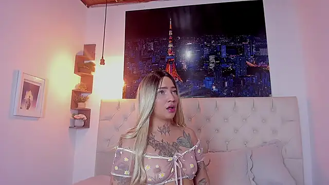 Snapshot of molly_katt chatting on 03-04-26, 08:38 molly katt online show from 03-04-26, 08:38