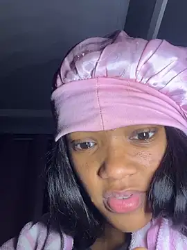 Snapshot of SweetBeauty4you chatting on 06-18-26, 11:32 SweetBeauty4you online show from 06-18-26, 11:32
