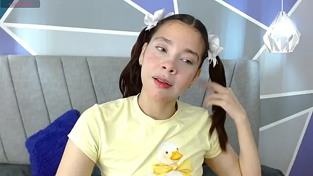 Snapshot of Sweet_kitty_05 chatting on 06-18-26, 11:54 Sweet kitty 05 online show from 06-18-26, 11:54