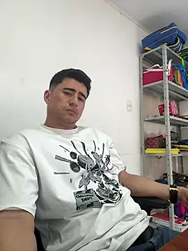 Snapshot of David-latinlover chatting on 05-12-26, 05:41 David-latinlover online show from 05-12-26, 05:41
