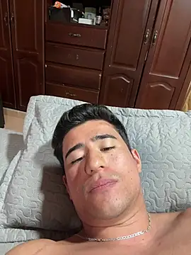 Snapshot of David-latinlover chatting on 07-05-26, 04:30 David-latinlover online show from 07-05-26, 04:30