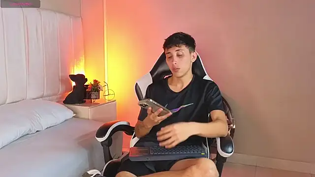 Rome cortes online show from 04-14-26, 07:52