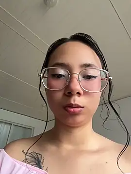Aliciaa-petite online show from 05-19-26, 12:01