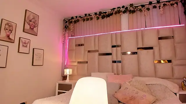 Hanna klover online show from 03-12-26, 03:45